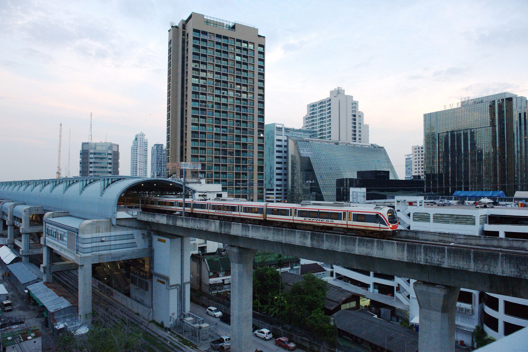 Top High Airport Link Hotel